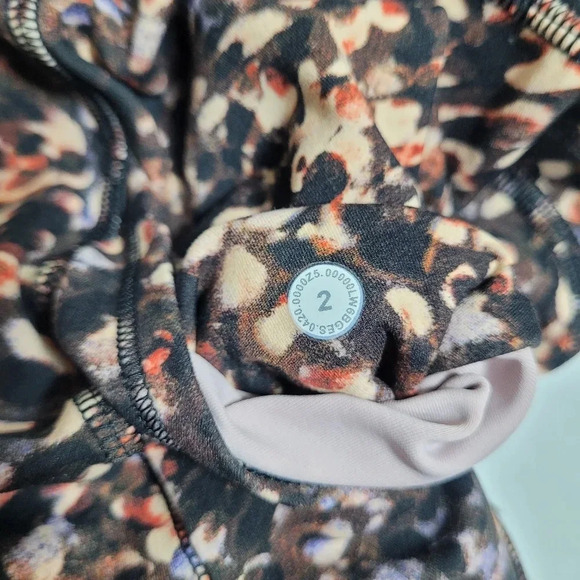 Lululemon Invigorate High-Rise Crop 23” Motion Flux Multi sz 2 - Picture 4 of 8